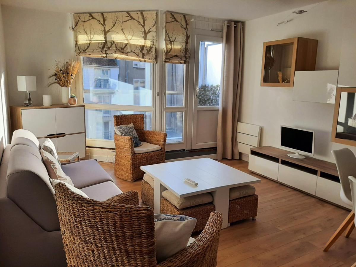 La Mer, La Plage, Le Sable Apartment *