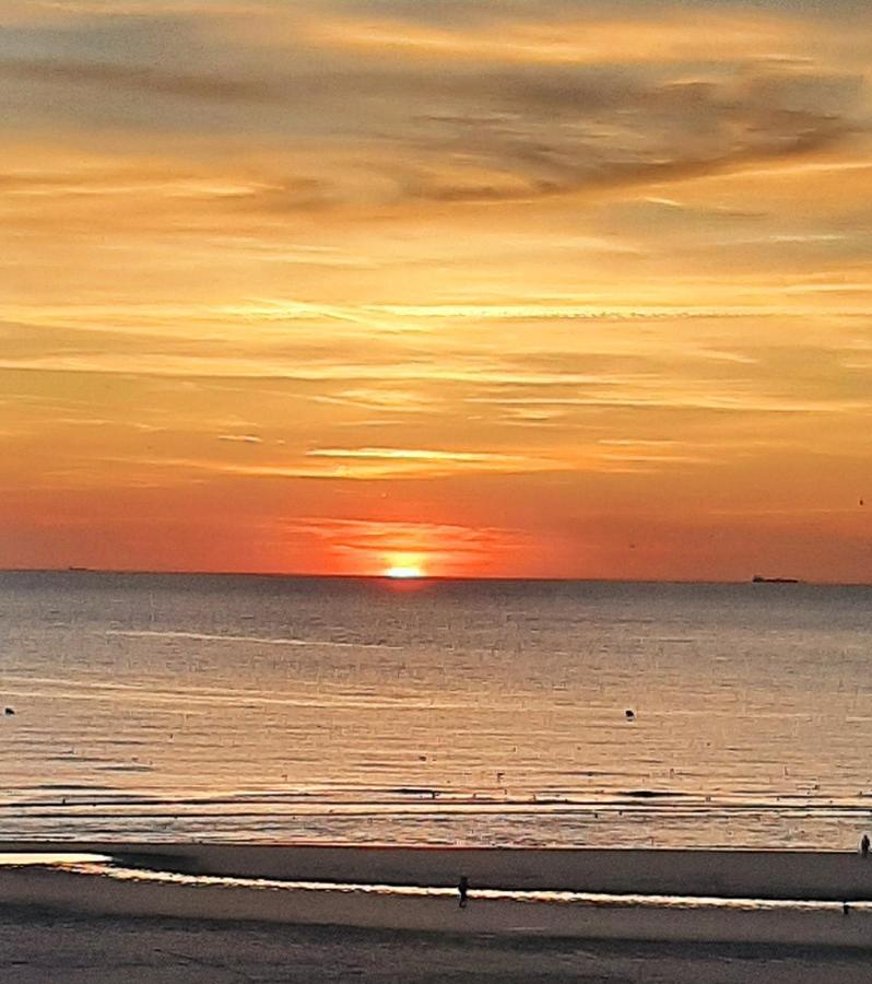 La Mer, La Plage, Le Sable Apartment *